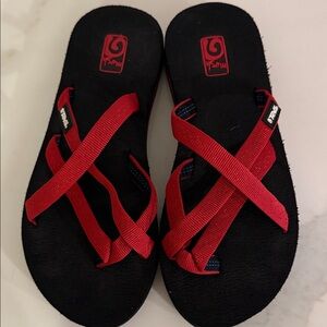 Teva Kids Red and Black Flip Flops 3.5 or women’s 5 like new